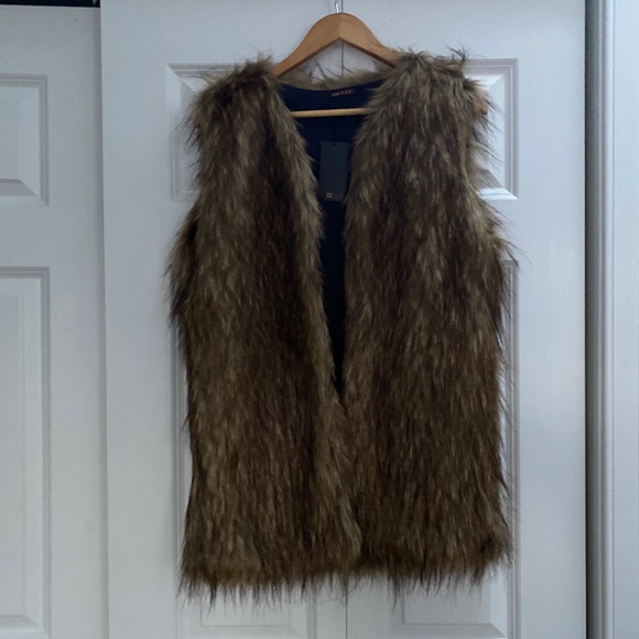 Fur Vest - New - Picture 2 of 3